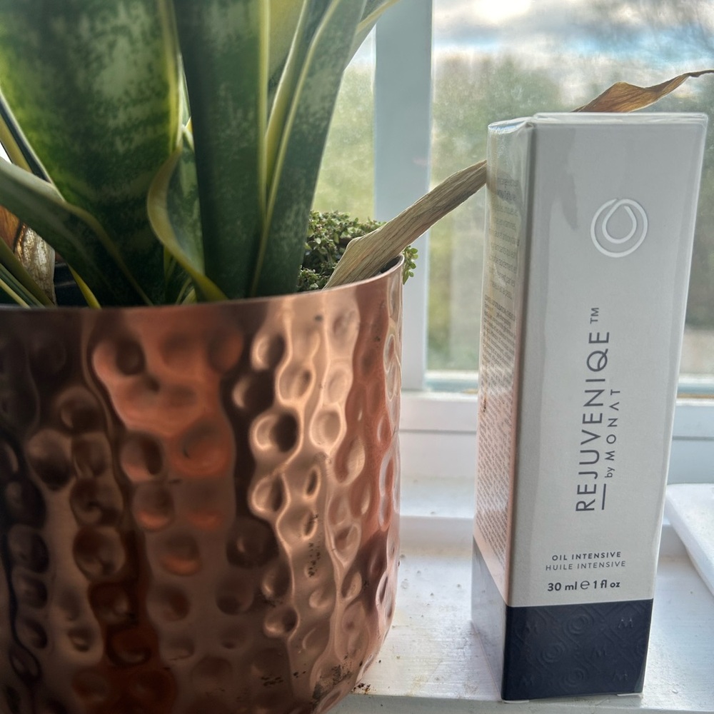 Rejuveniqe By Monat